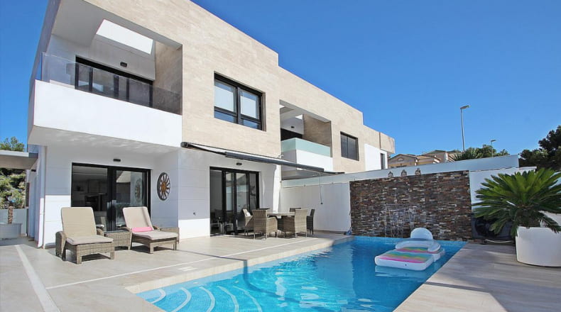 Espectacular villa con piscina