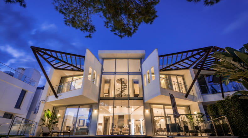 Villas(5) - Prestigiosa villa con espacioso diseño interior